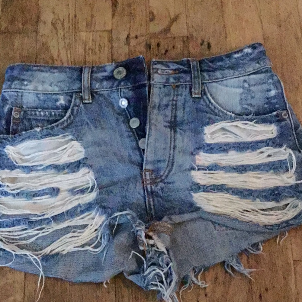 BERSHKA JEAN SHORTS